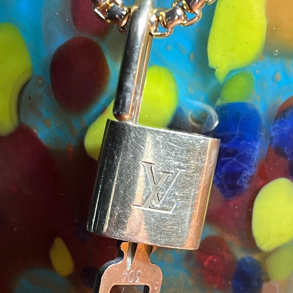 Louis Vuitton Gold lock and key No. 304 Necklace - Picture 10 of 10